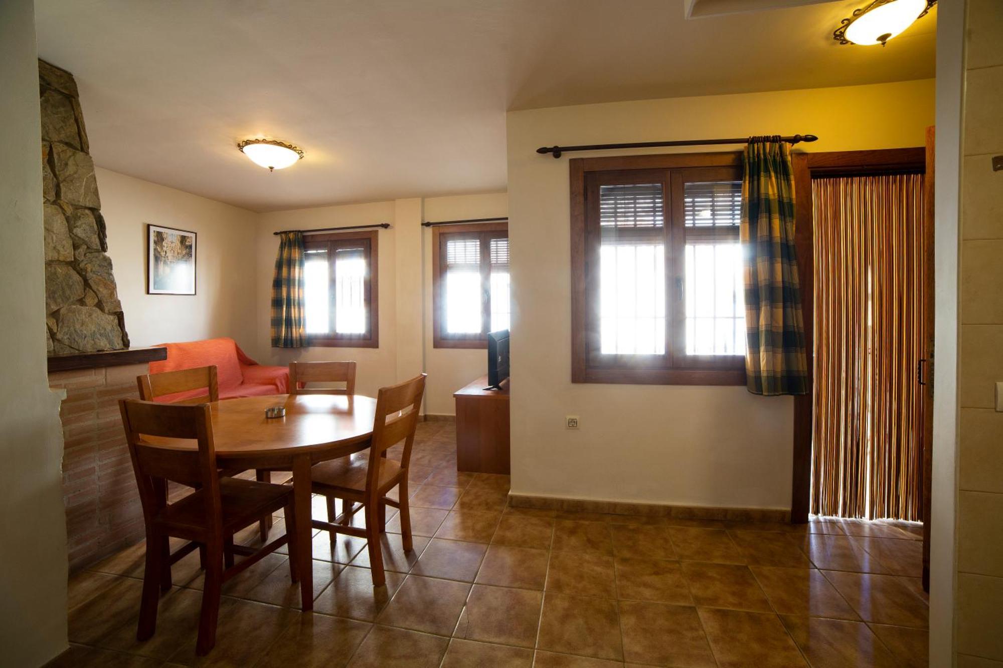 Apartamentos Berrocal Алькала-дель-Хукар Екстер'єр фото